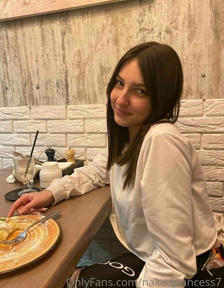 義母オンリーファンズ セクシーヌード 写真