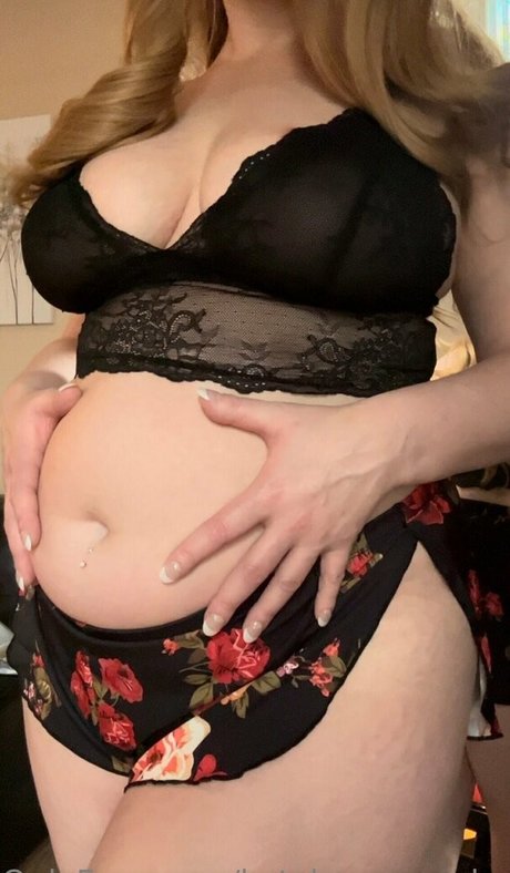 妊娠中のアジア人オンリーファンズ HD 写真