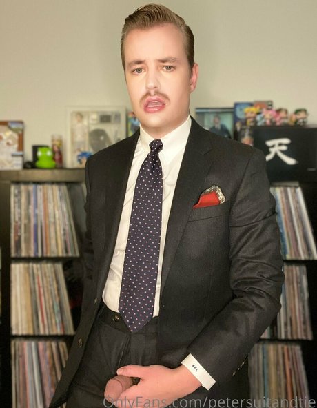 ブッシュ・オンリーファンズ セクシーヌード ギャラリー