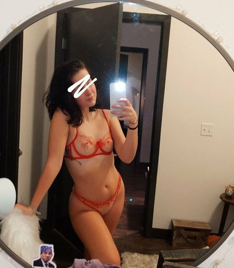 曲線美のラテン系オンリーファンズ セクシーヌード ギャラリー