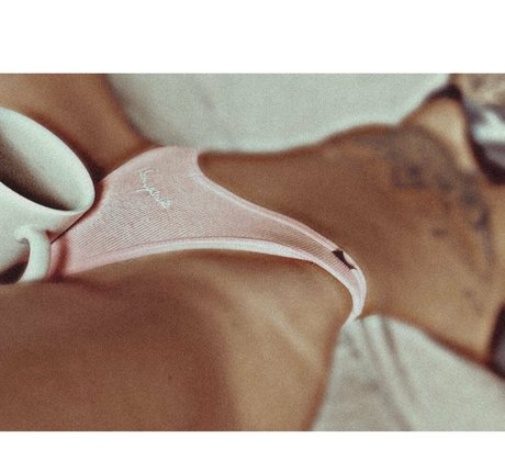 金髪のホットな妻OnlyFans ホットポルノ 写真