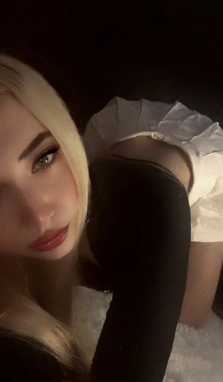 Mily Fidotto ヌードモデル 写真