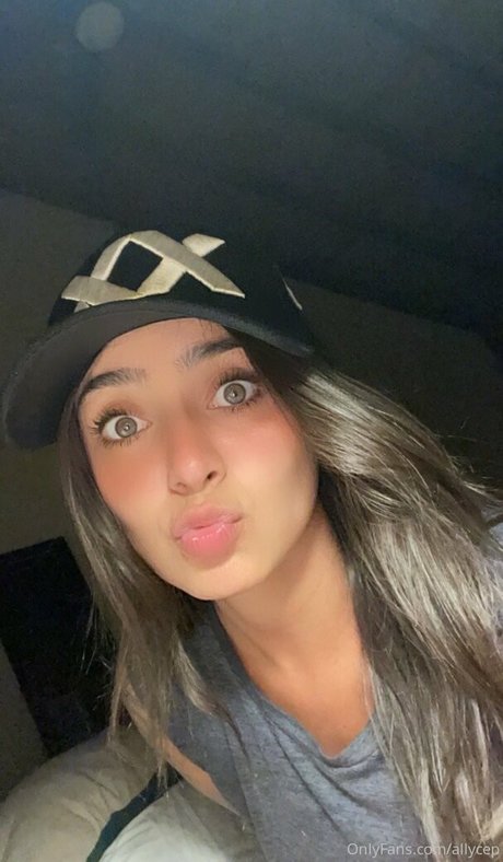 毛深いアジア人オンリーファンズ セクシー 画像