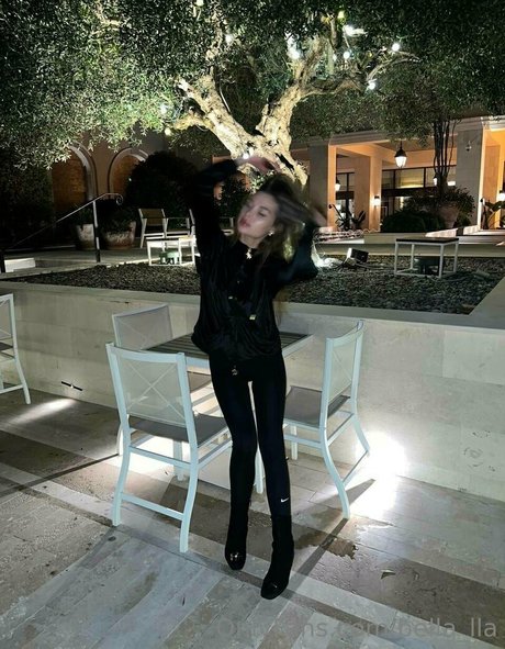 痩せたティーンのオンリーファンズ アダルト 画像