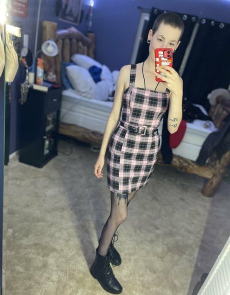 Alieninara XXXモデル 写真