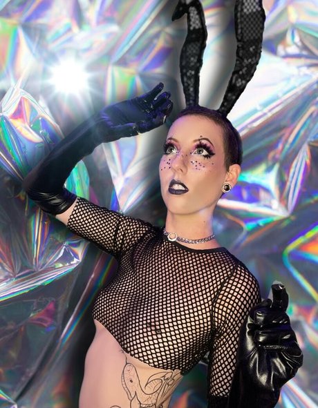 Alieninara モデル 画像