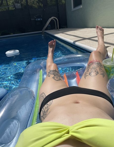 Alieninara ホットなモデル 写真