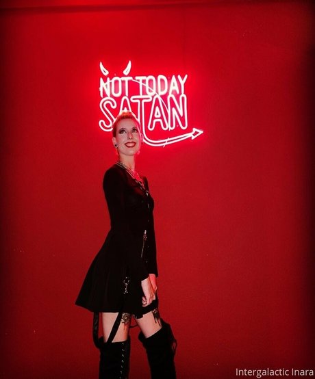 Alieninara 高品質のポルノスター 画像