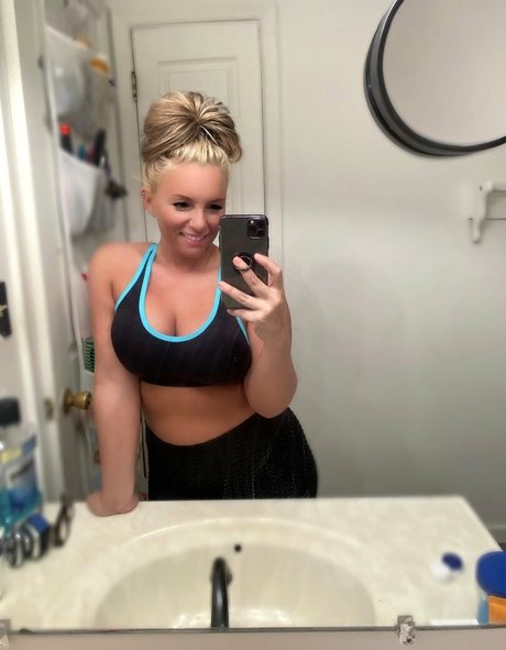 realelizajayne ヌードスター 写真