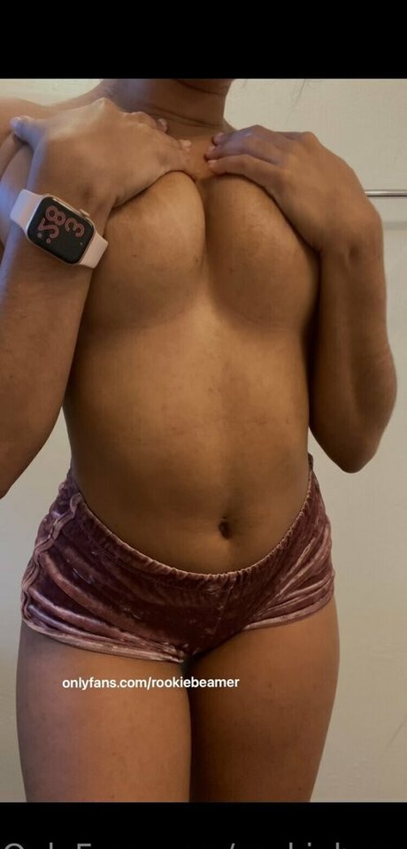 曲線美の女の子オンリーファンズ ホットヌード ギャラリー