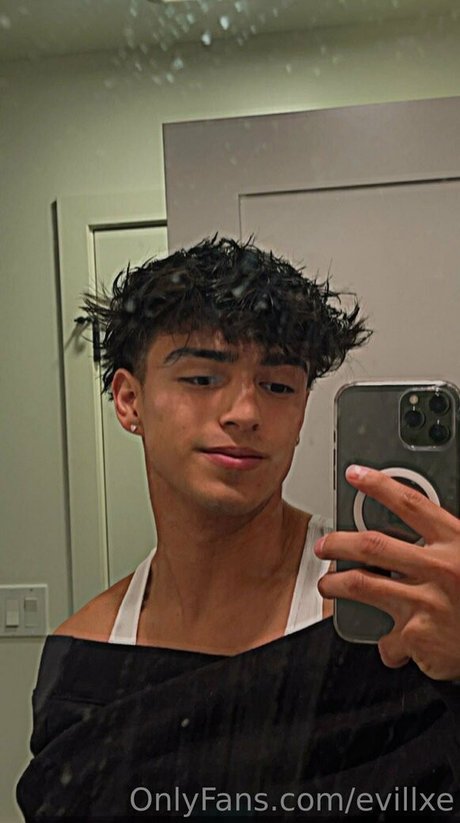 evillxe ポルノスター 無料 画像