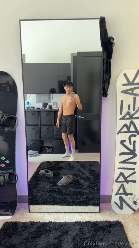 evillxe セクシーモデル 写真