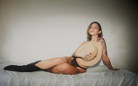 ela bel ポルノ女優 写真