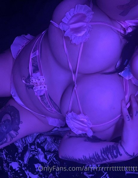 濡れたパンティーOnlyFans ポルノグラフィック 写真