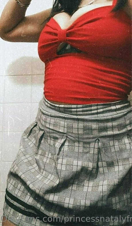 巨乳で曲線美のOnlyFans エロチック ギャラリー