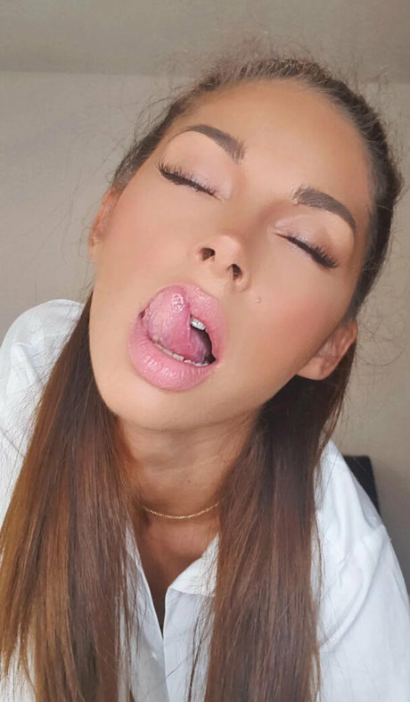 巨乳ブルネットオンリーファンズ アダルト ギャラリー