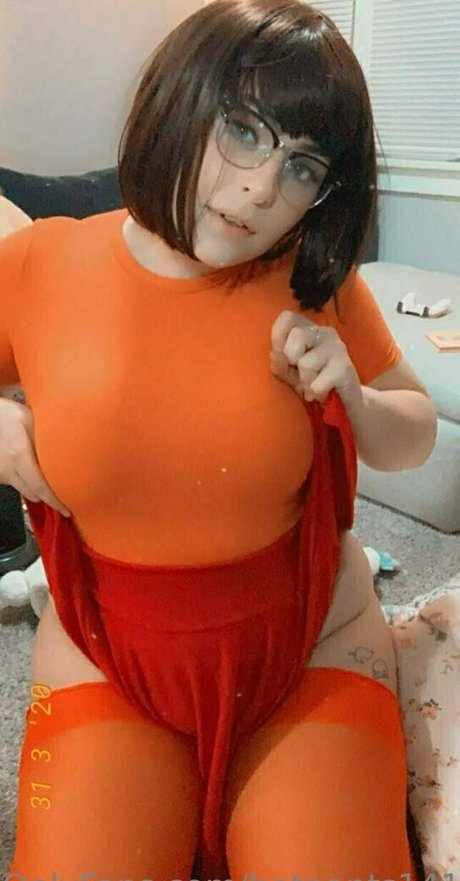 巨大な天然おっぱいオンリーファンズ アート裸 画像