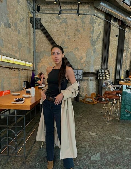 dayana wifey セクシーモデル ギャラリー