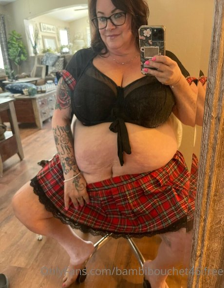 bambibouchet46ifree 裸のモデル 写真