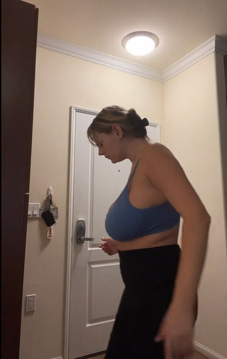 Emily V 完璧なスター 写真