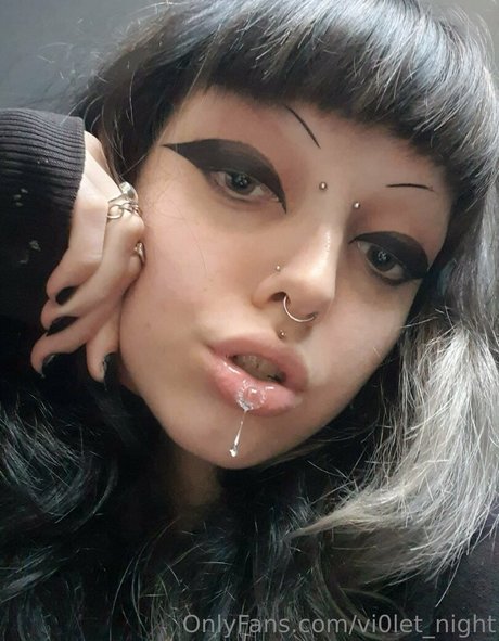 vi0let night ヌードのポルノスター ギャラリー