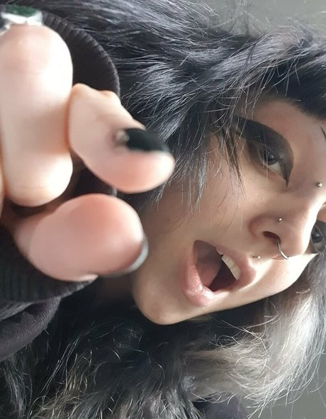 ヌード 屋外 OnlyFans 裸 アーカイブ