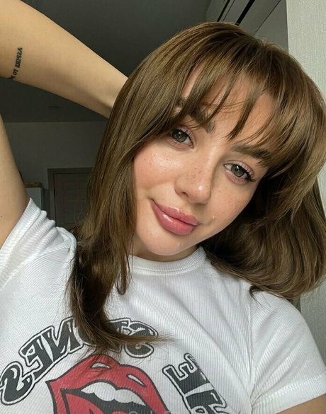 フェイシャルオンリーファンズ セクシーヌード 画像