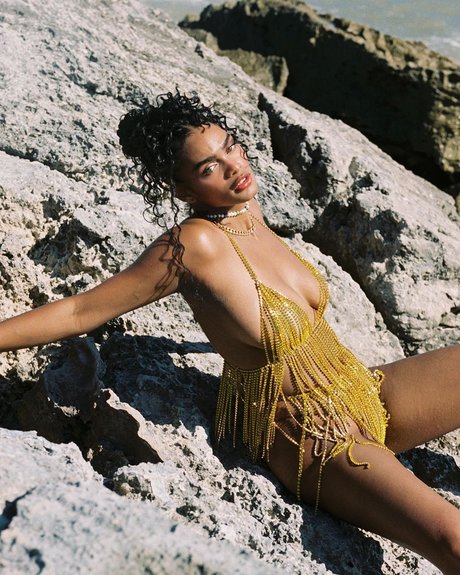 Aslayy Baugh ヌードモデル 写真