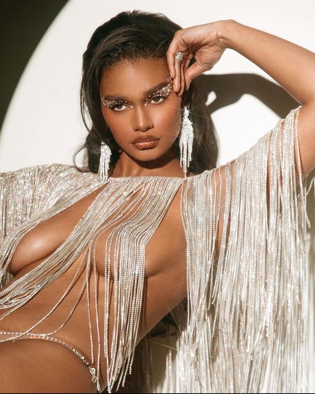 Aslayy Baugh 素敵なポルノスター ギャラリー