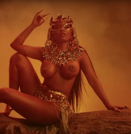 セクシーなドレスOnlyFans ヌード 写真