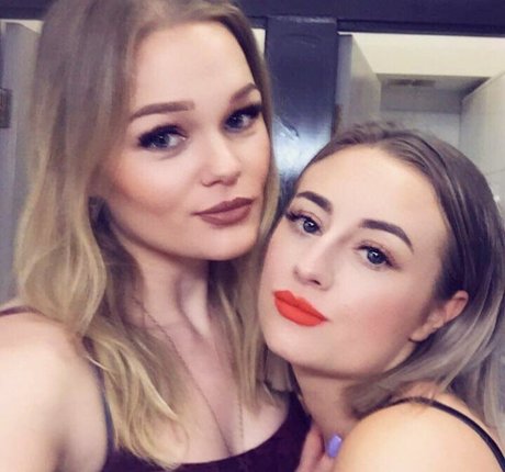 アジア人のティーンの足 オンリーファンズ 無料 写真