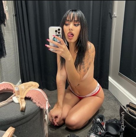 巨大な天然おっぱいオンリーファンズ 無料エロ 写真