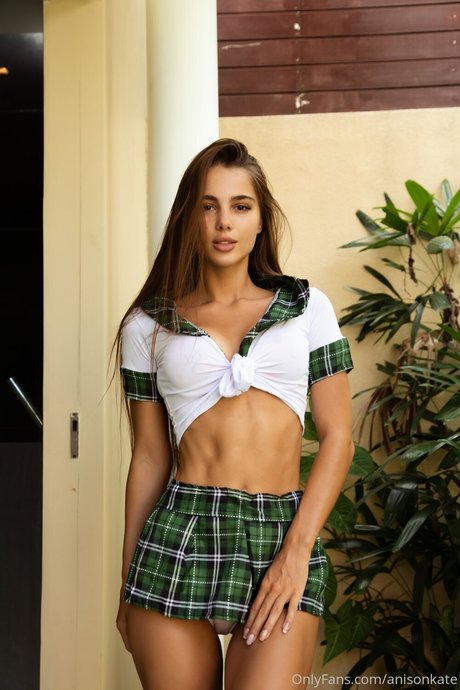 曲線美のラテン系オンリーファンズ セクシーヌード ギャラリー