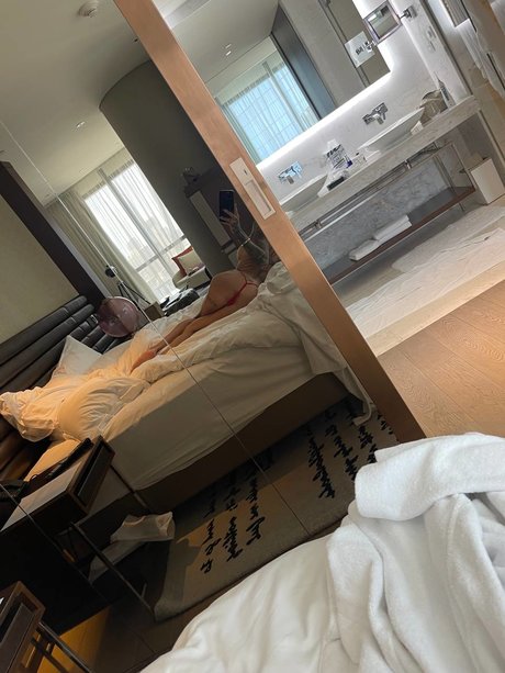 Sasha Beart ヌードのポルノスター 画像