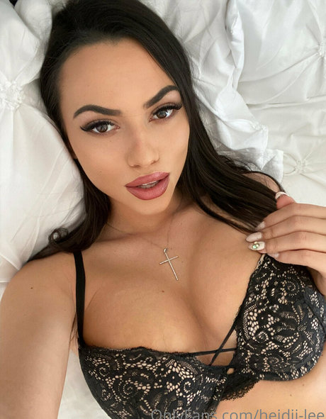 ヌード教師オンリーファンズ アートヌード 画像