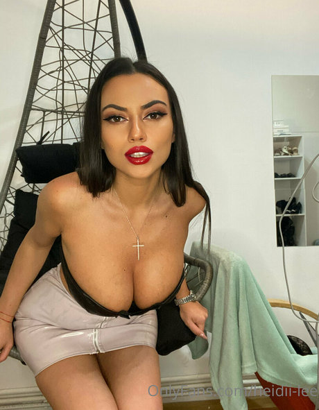 巨乳ブルネットオンリーファンズ 無料ヌード 写真