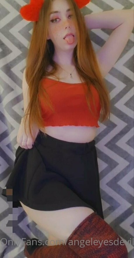 Angel Eyes Devil Thighs ポルノスター 写真