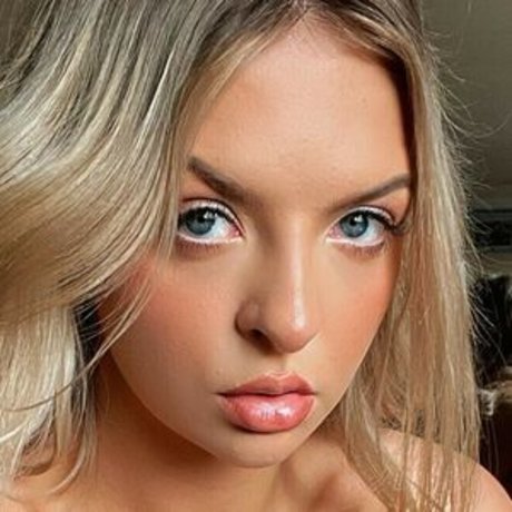 赤毛の太めOnlyFans ポルノ 画像