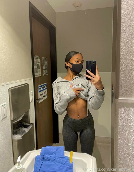 karliebaby k 裸のポルノスター 写真