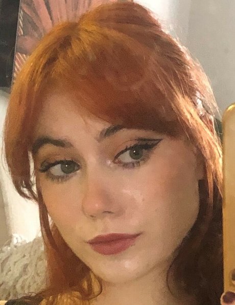 かわいいティーンのオンリーファンズ アートポルノ 画像