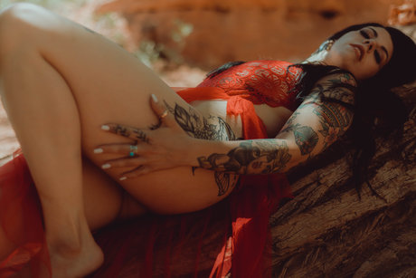 Thatsoraven95 裸モデル 画像