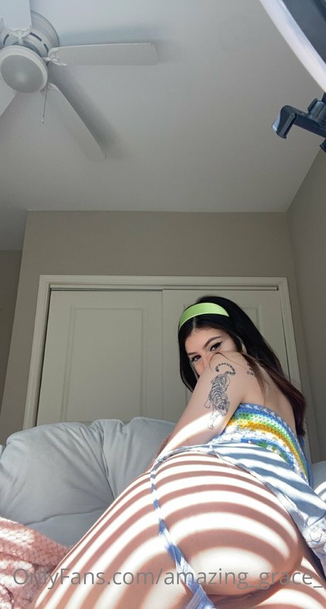 18歳のオンリーファンズ ホット裸 写真