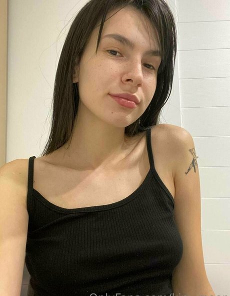 小柄な妻OnlyFans アートxxx 画像