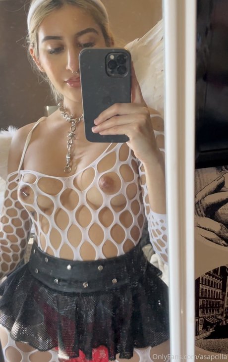 Asapcilla ホットなポルノスター 写真