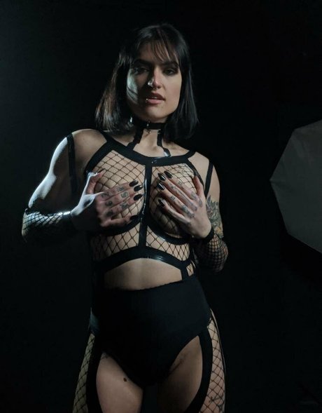 大きなお尻と巨乳のオンリーファンズ ポルノ 写真