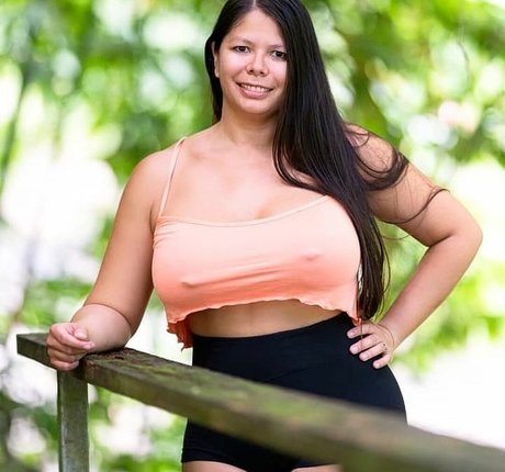 Eimeo ポルノスター セクシー 写真