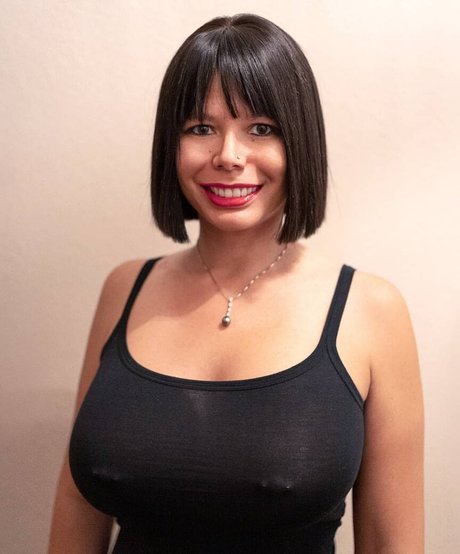 Eimeo ヌード女優 写真