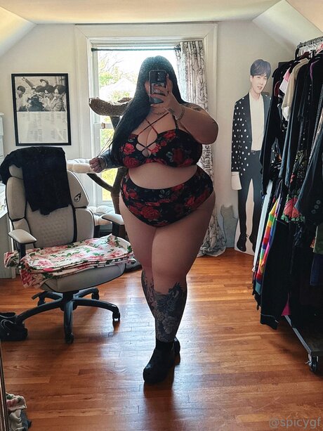 Spicygf ポルノモデル 写真