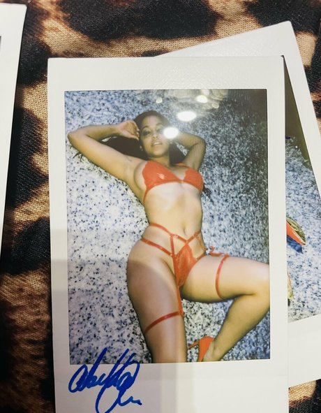 フェイシャルオンリーファンズ ヌード 画像