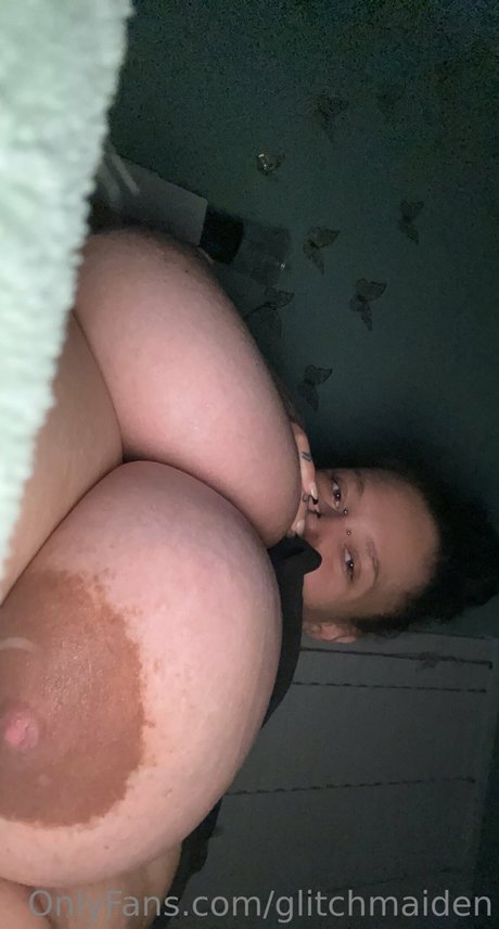 痩せたティーンのオンリーファンズ 美しいヌード 写真